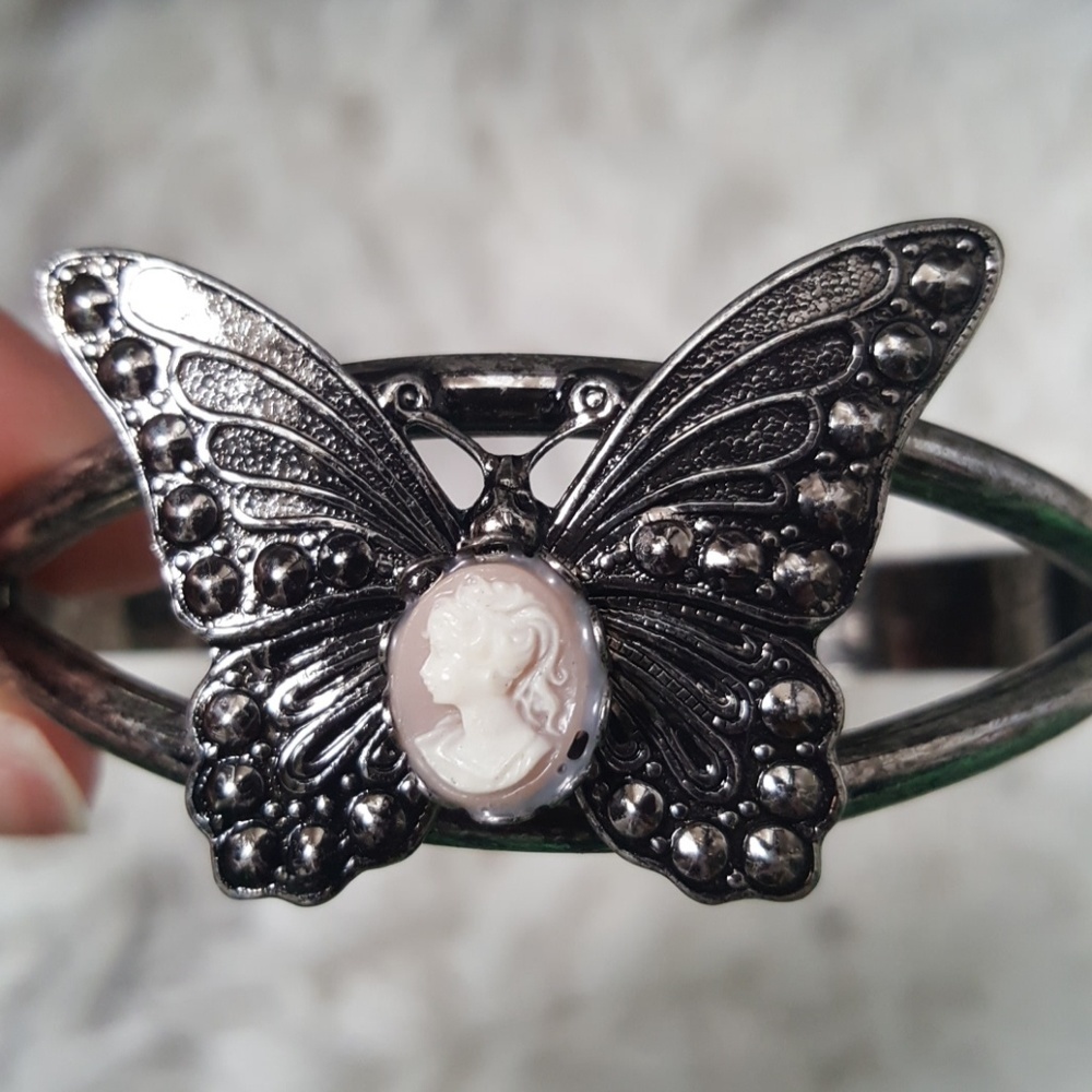 🦋Vintage Cameo Bracelet